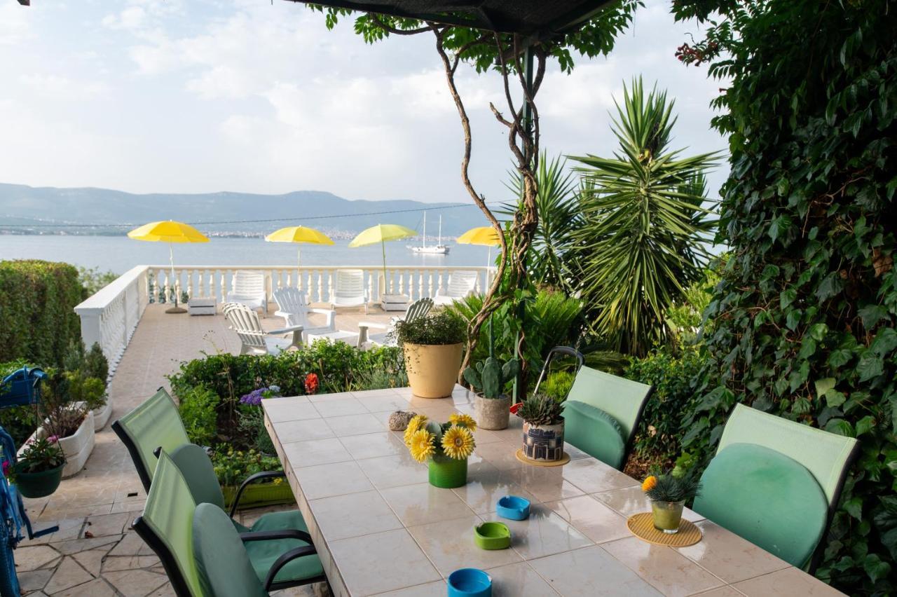 Villa Fjaba - By The Sea - With The Big Terraces & Great Sea View Trogir Eksteriør bilde